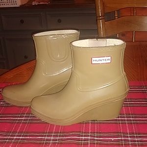 Hunter wedge boots